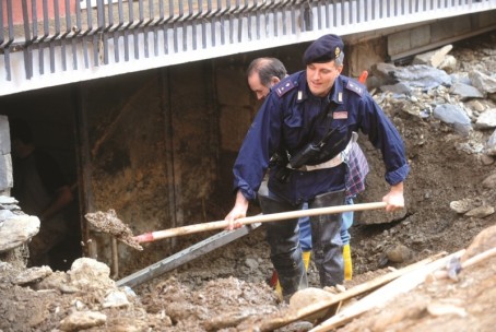 POLIZIA_10_OTTOBRE_alluvione