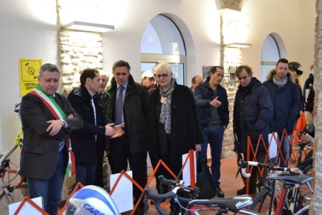 Premiazione FCI Basilicata anno 2013 il presidente Acquasanta con la vice presidente federale ISetti