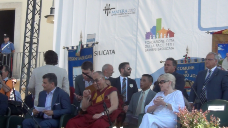 città pace betty williams dalai lama