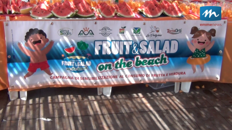 fruit&Salad on the beach