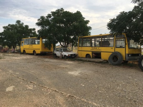 MEZZI ACCONTONATI AL DEPOSITO - CAMPO SPORTIVO