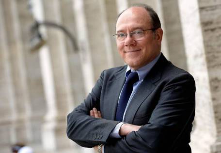 L'attore Carlo Verdone in una foto del 28 maggio 2013.Dopo 'Posti in piedi in Paradiso', un libro e 'La grande bellezza' di Sorrentino, "rientro nel mio habitat naturale, la commedia e a fine settembre inizio il mio nuovo film da regista e protagonista, 'Vicini per caso' (il titolo è provvisorio) che esplorerà il rapporto tra padri e figli". Lo spiega Carlo Verdone, ospite oggi per la presentazione del listino Filmauro a Ciné le giornate professionali di cinema iniziate ieri a Riccione ANSA/CLAUDIO ONORATI