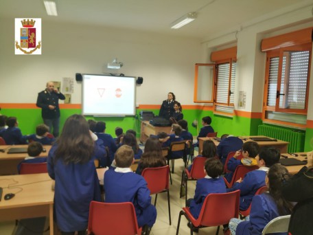 a scuola con la Polizia Stradale